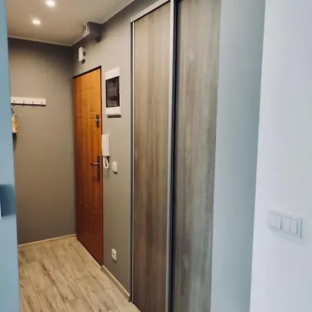 Poniatowskiego Z Parkingiem アパート