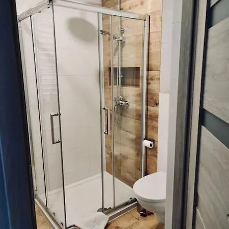 Poniatowskiego Z Parkingiem