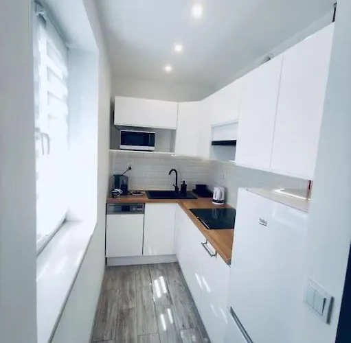 Poniatowskiego Z Parkingiem