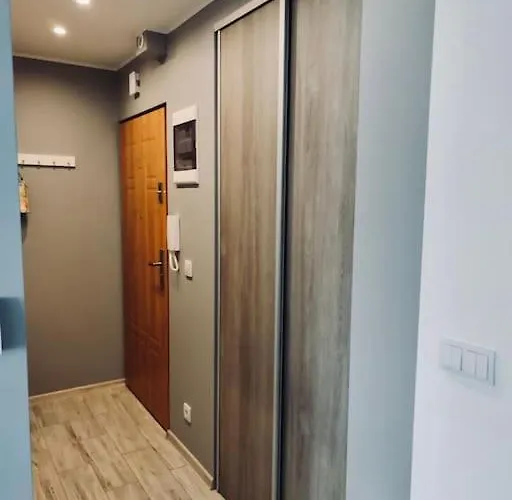 Poniatowskiego Z Parkingiem アパート