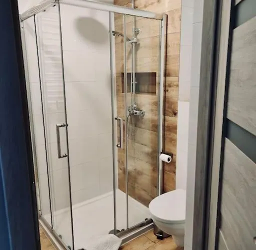 Poniatowskiego Z Parkingiem